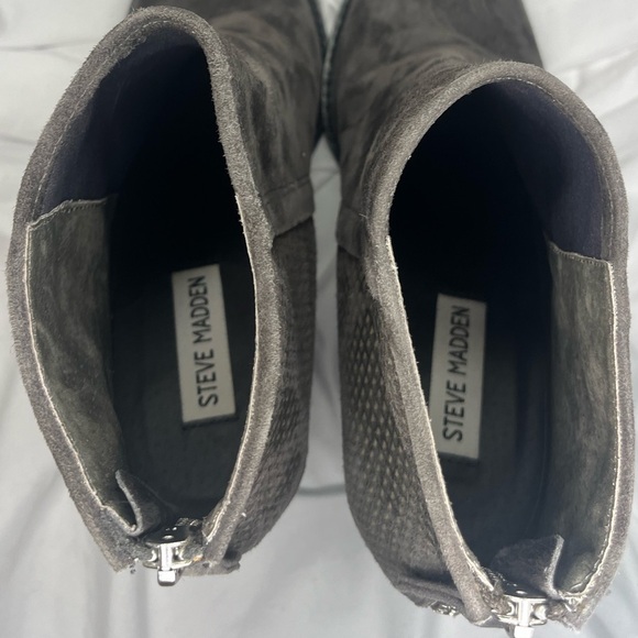 Steve Madden Gray Suede Ankle Boots | Textured Heel Booties 👢 Sz 9.5M - Picture 5 of 7